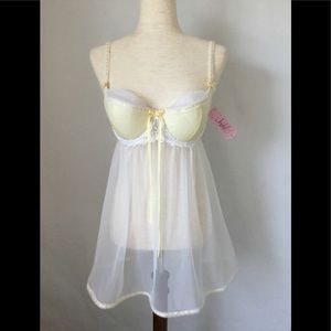 White Chemise with matching tong set by Jezebel M NWT